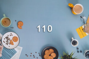 110 виниловый фон накрытый сизый стол